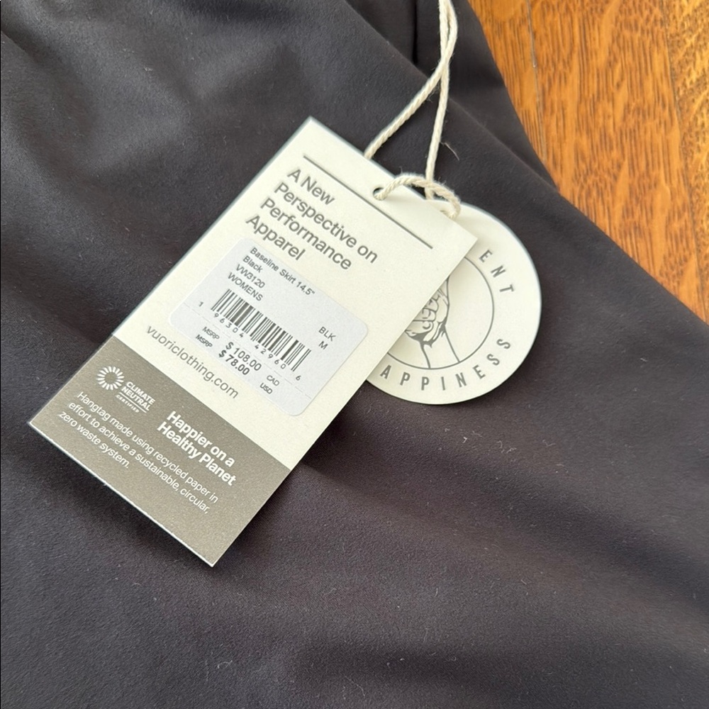 BNWT Vuori Black baseline Skirt 14.5” with Built-In Short - M - Picture 2 of 5